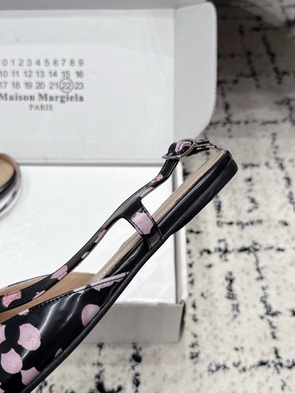 Maison Margiela Tabi split-toe flats with cherry blossom petal print - Picture 7 of 8